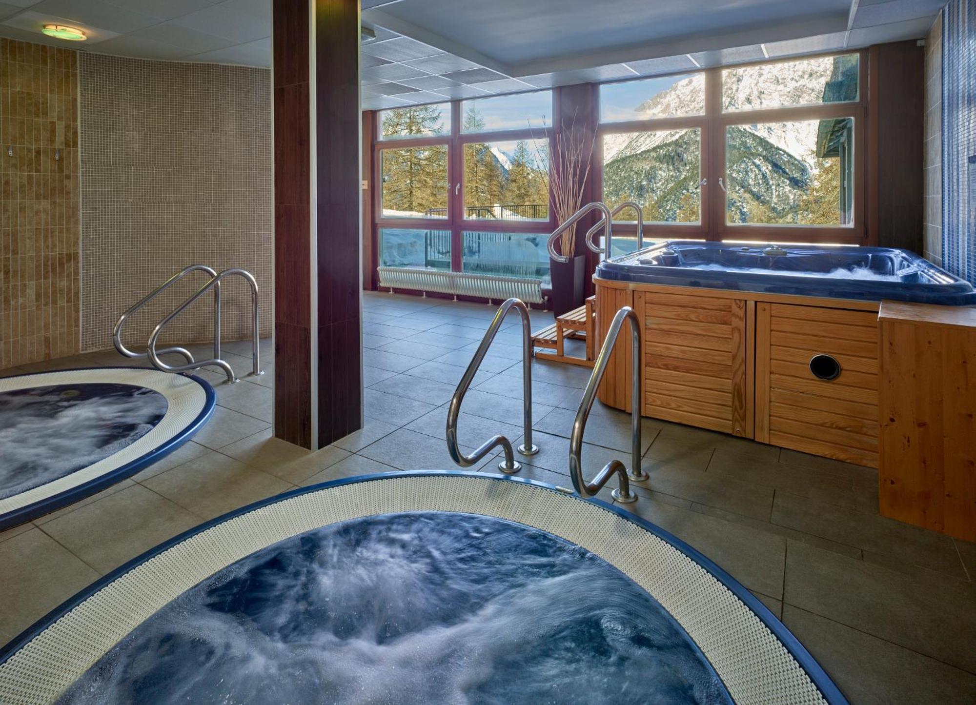 צ'זנה טורינזה Hotel Sansicario Majestic מראה חיצוני תמונה