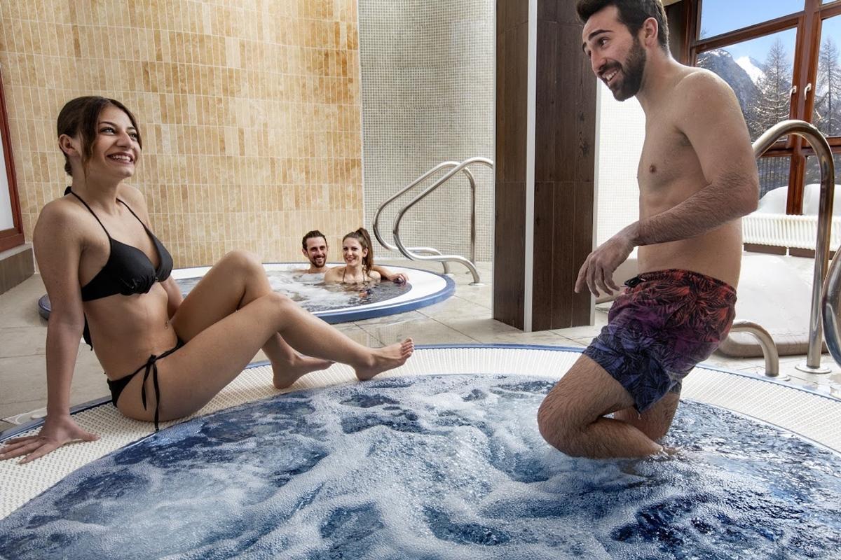 צ'זנה טורינזה Hotel Sansicario Majestic מראה חיצוני תמונה