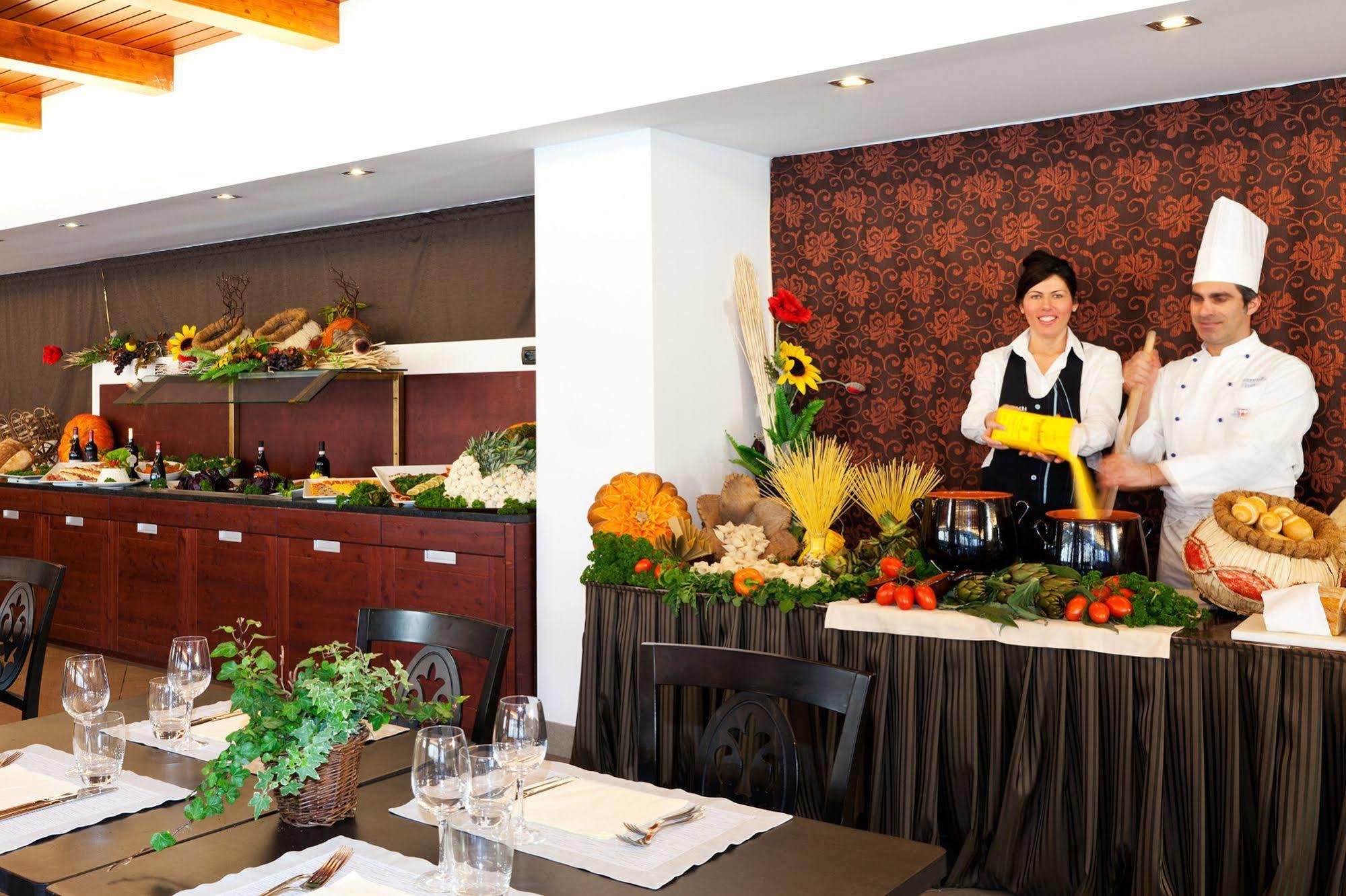 צ'זנה טורינזה Hotel Sansicario Majestic מראה חיצוני תמונה
